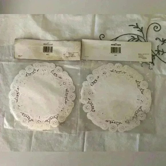 VTG New in Pack lot of 2 doilies pack of 24 each 8" diameter white Made in USA - Picture 3 of 4